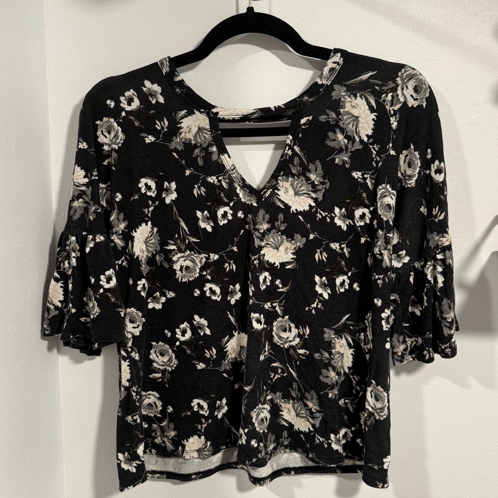 Floral Flowy Shirt w/ Bell Sleeves 3/4
